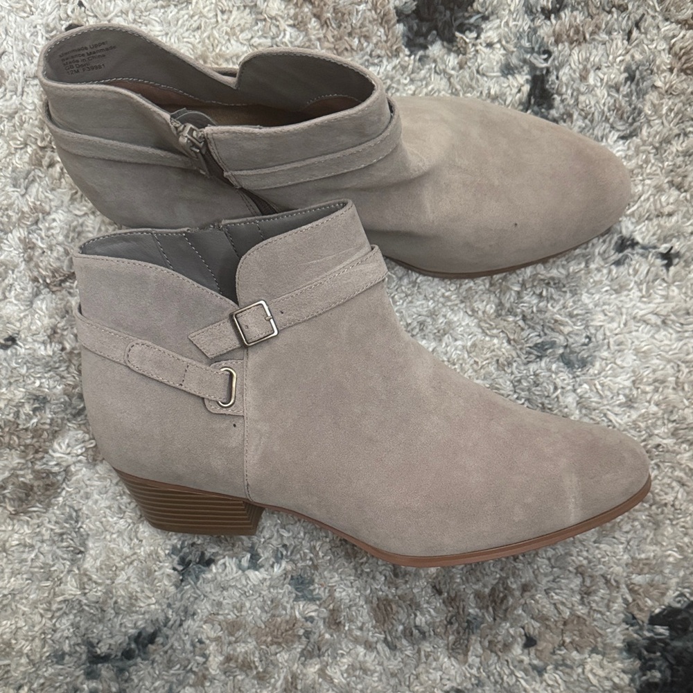 Giani Bernini Beige Suede Ankle Boots